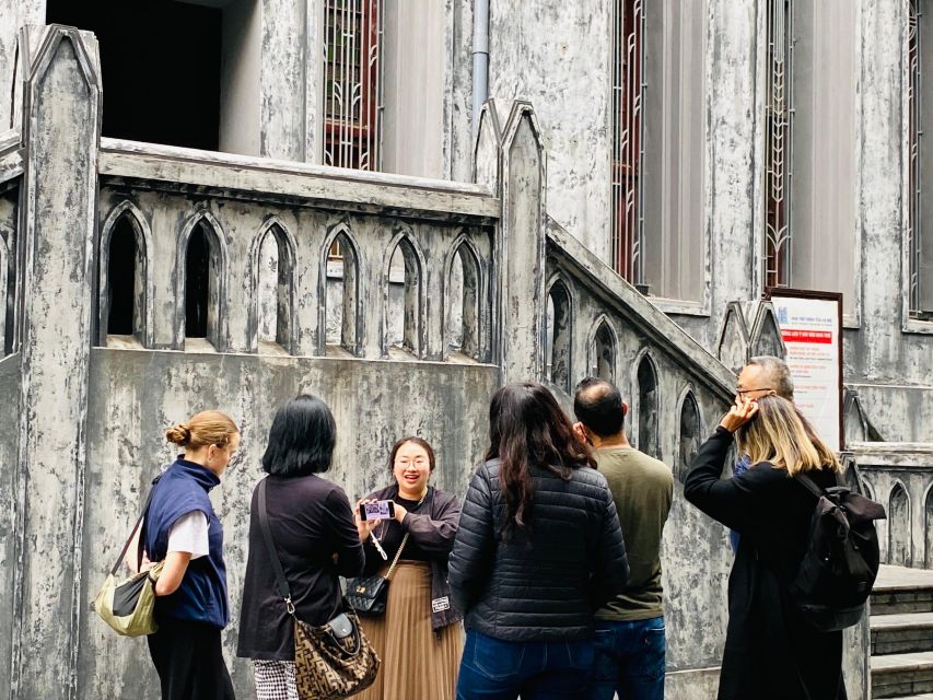 Coffee, History, and Architecture of the French Quarter - Hoan Kiem Lake and history in public space