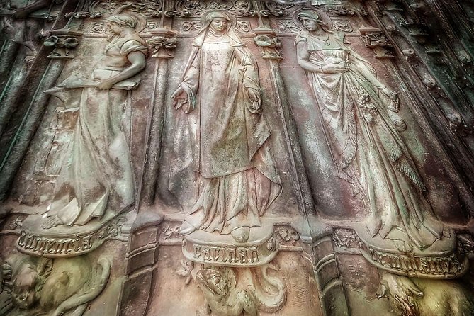 Comillas, Modernism & Gaudi with entrance tickets -small groups - Comillas Cemetery and its unusual setting
