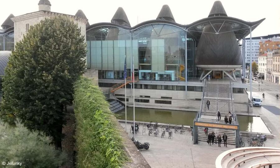 Contemporary Architecture in Bordeaux city center! - Starting at Richard Rogers’ Bordeaux Law Courts
