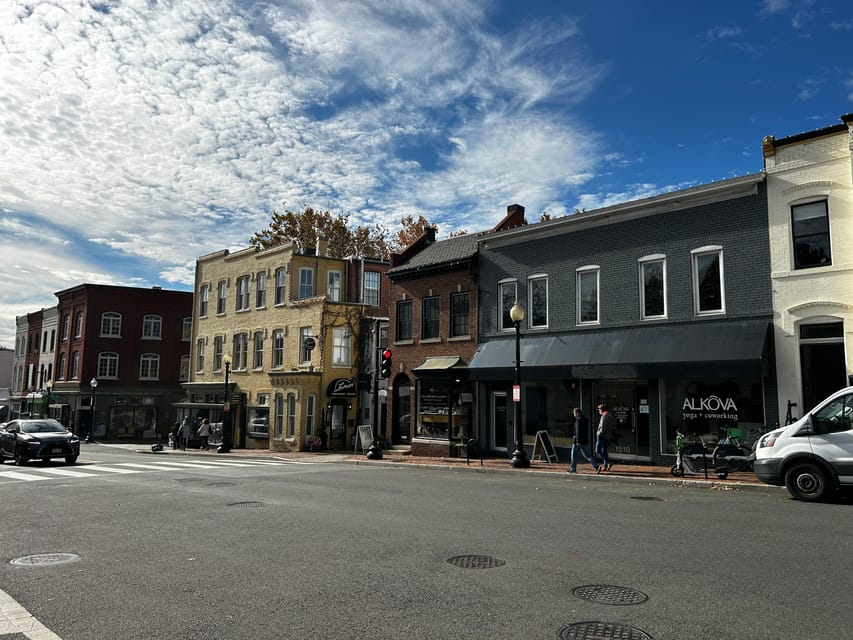 DC: Georgetown History & Architecture Tour with Local Guide - Historic houses and the details most people miss