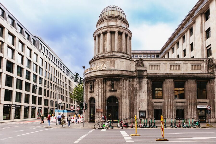 Düsseldorf: Guided City Architecture Walking Tour - Dreischeibenhaus and the language of postwar design