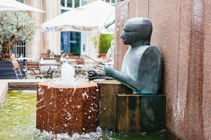 Düsseldorf: Guided City Architecture Walking Tour - Through the Old Town, beyond the usual bar streets