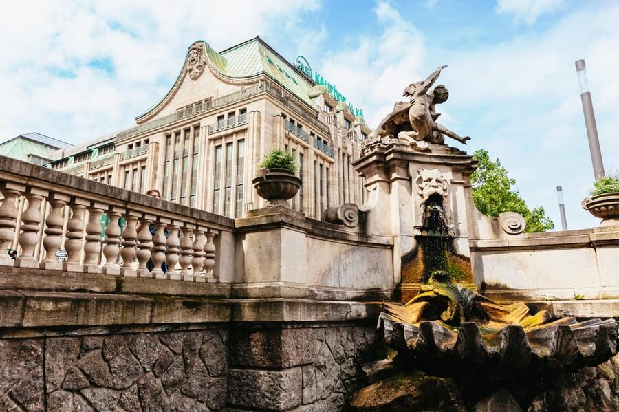 Düsseldorf: Guided City Architecture Walking Tour - Finishing at Ehrenhof and the City Museum