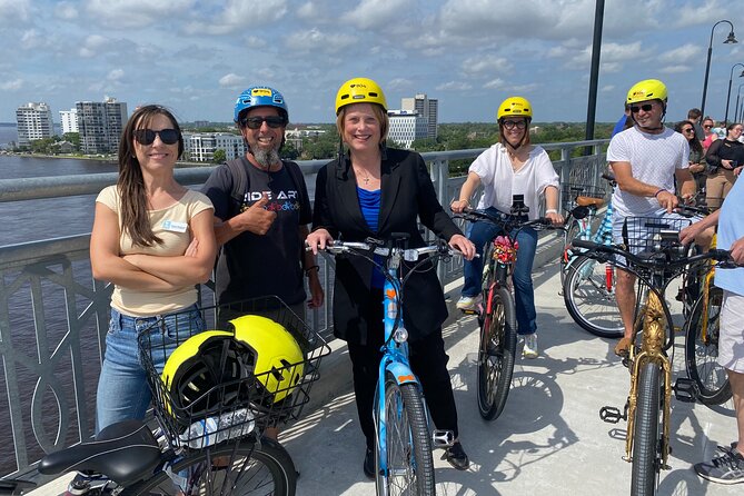 Electric Bike Art and Architecture Guided Tour in Jacksonville - Crossing the shared-use path to San Marco