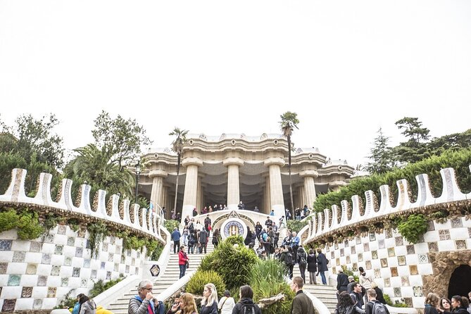 Fast Track Sagrada Familia & Park Guell the best of Gaudí - Casa Batlló is a quick outside look