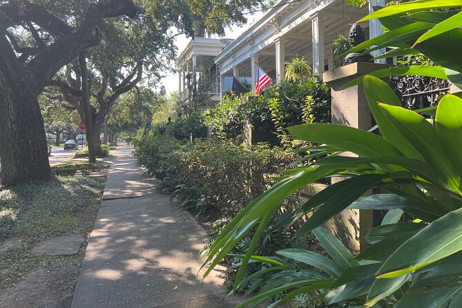 Garden District Architecture Walking Tour in New Orleans - Lafayette Cemetery No. 1 and above-ground burial