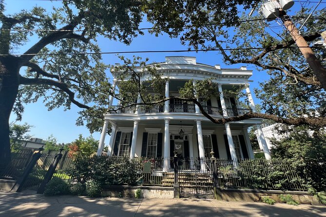 Garden District Architecture Walking Tour in New Orleans - Timing, meeting point, and walking demands