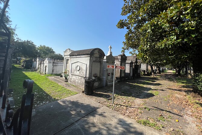 Garden District Architecture Walking Tour in New Orleans - Who should book this walk?