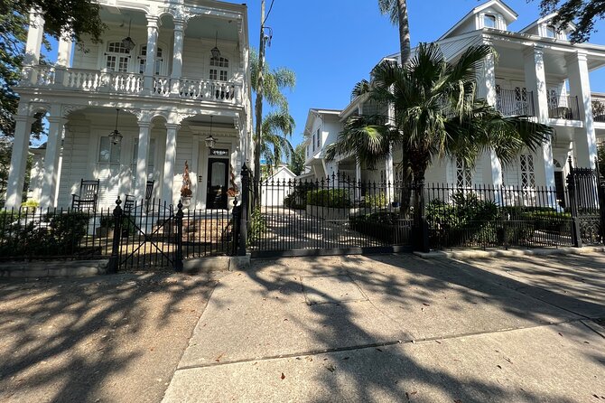 Garden District Architecture Walking Tour in New Orleans - Anne Rice, vampires, and the district’s darker mood