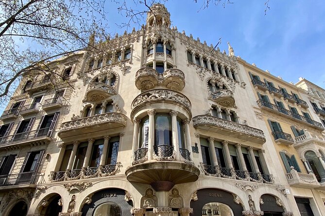 Gaudí and Barcelona Legends Walking Tour - Els 4 Gats connects architecture with artists