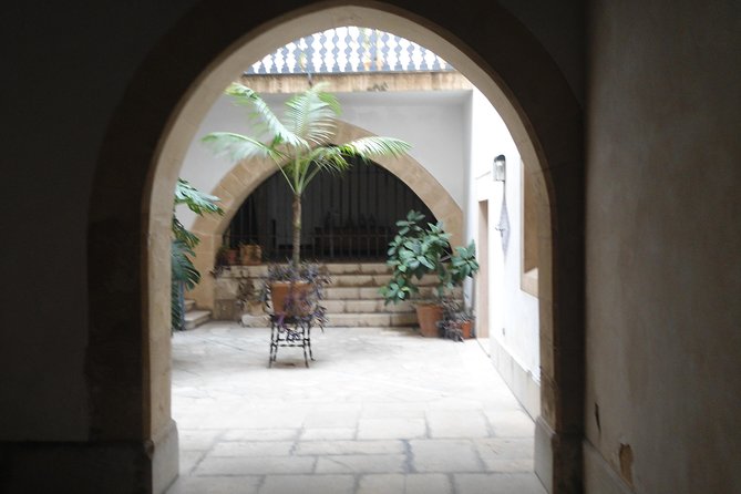 Gaudí and Modernist Art: Guided Tour in Palma de Mallorca - What the private format really gives you