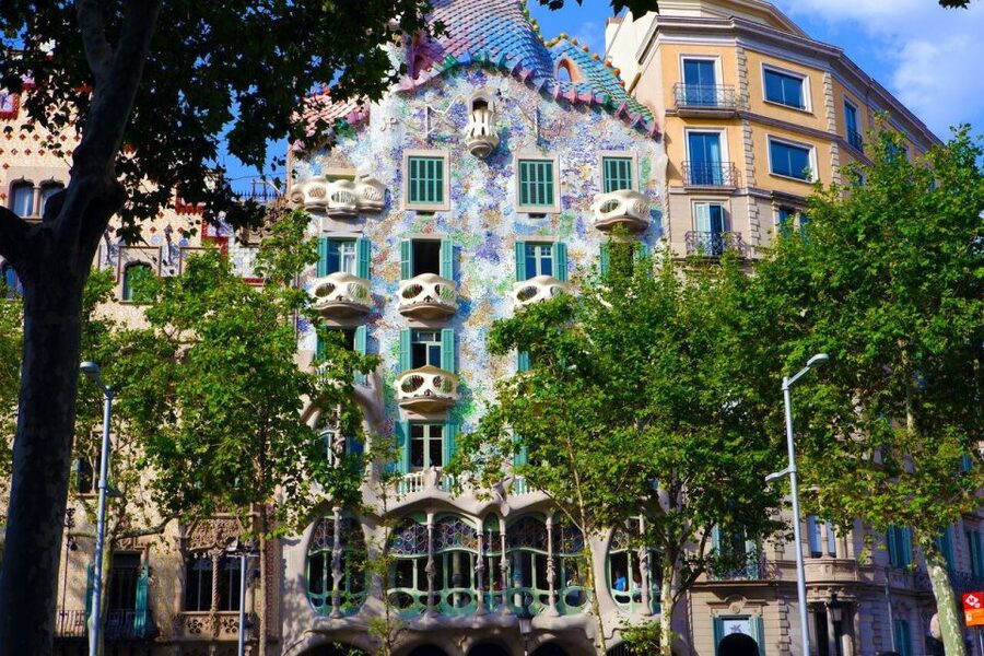 Gaudí & Catalan Modernism Private Walking Tour - Hospital de Sant Pau adds another voice