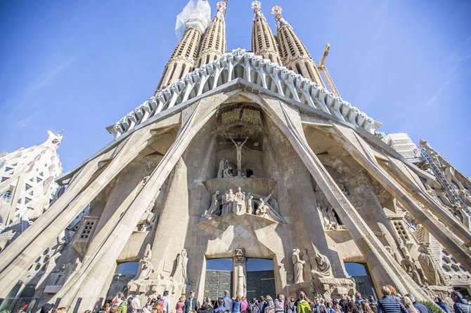 Gaudí Essential : Sagrada Familia Guided Tour - The tower visit and Barcelona views