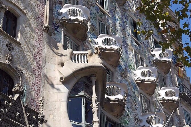 Gaudi Masterpiece: Casa Batlló with Expert Guide and STL Tickets - What the guides add to the visit