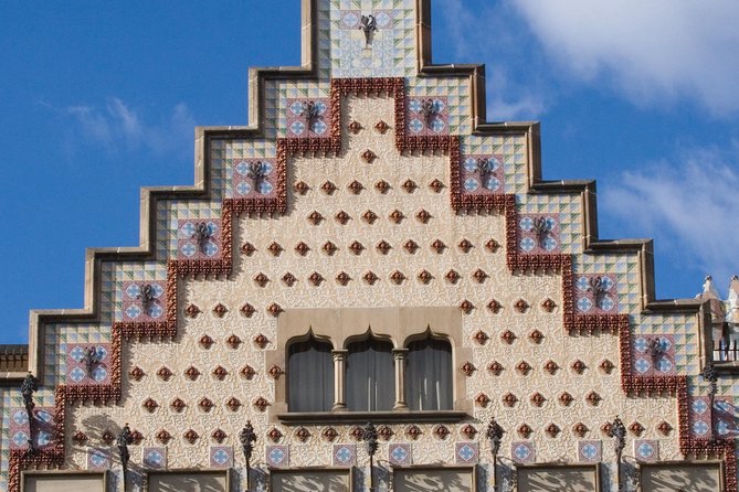 Gaudi's Casa Batlló and La Pedrera with Chocolate Tasting - Starting with three Modernist facades