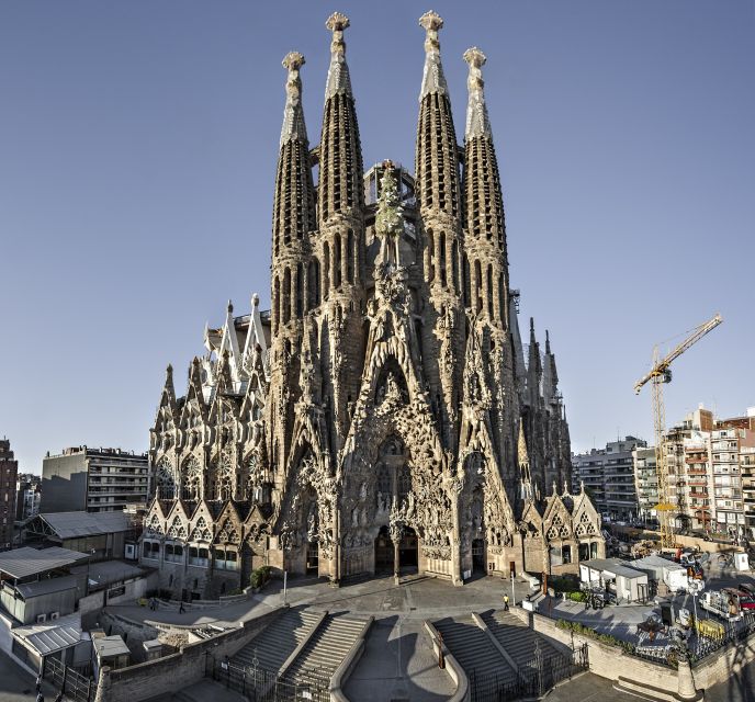 Gaudi's Masterpieces Private Tour in Barcelona - Lunch break before La Pedrera
