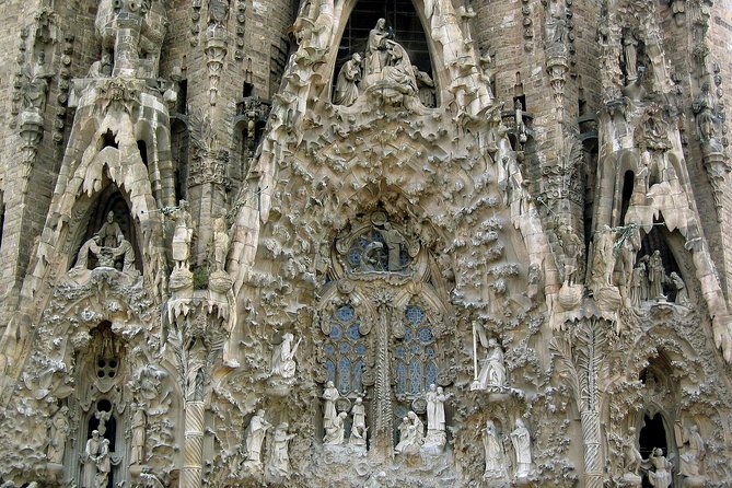 Gaudi's Modernist Legacy: Small Group Walking Tour - Casa Milà and Gaudí’s organic apartment block