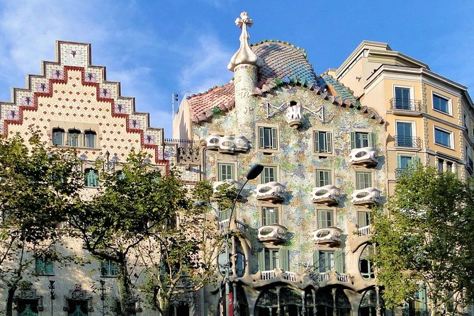 Gaudi's Modernist Legacy: Small Group Walking Tour - Ending at Sagrada Família