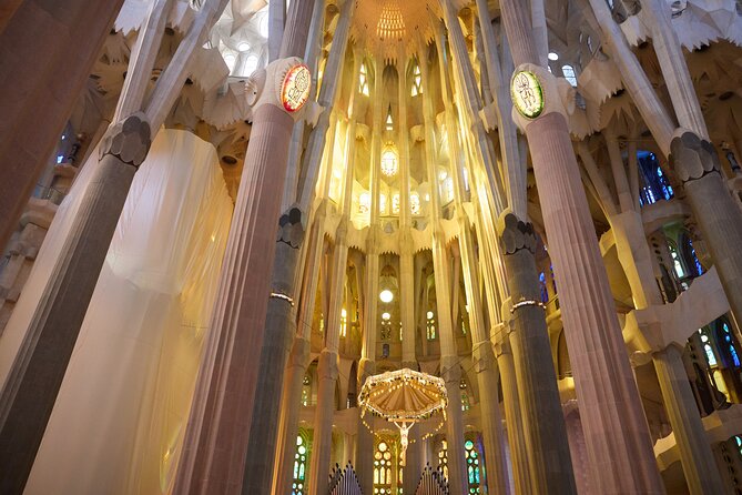 Gaudis Sunset Sagrada Familia and Parc Güell Guided English Tour - The private transfer from Sagrada Familia to Park Güell