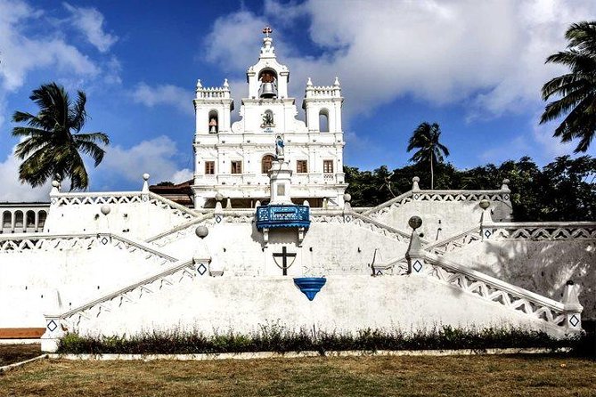 Goa Walking tour: History, Culture, Art and architecture - Panjim Head Post Office and the first steps into the city