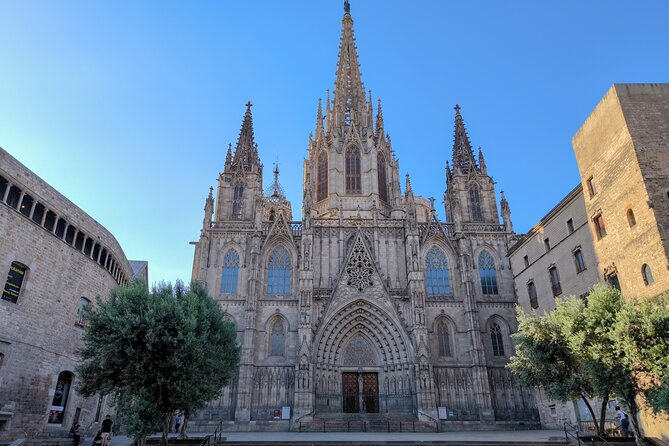 Gothic Quarter and Gaudí Small-Group Tour - Key points at a glance