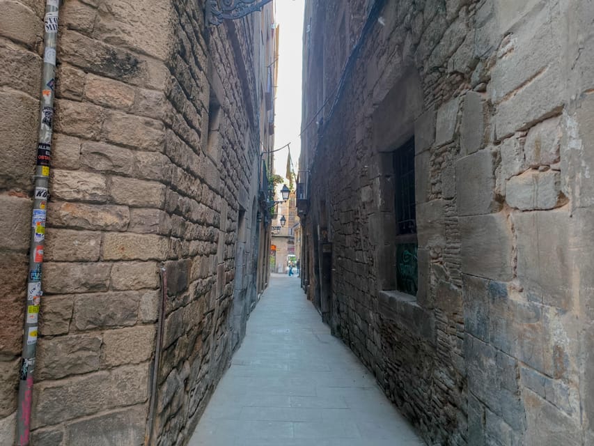 Gothic Quarter & Gaudí's Treasures Small-Group Tour - Finishing at Casa Milà and La Pedrera