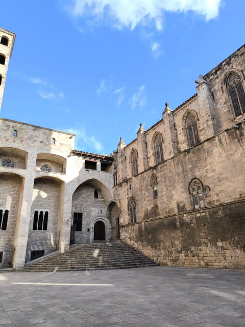 Gothic Quarter & Gaudí's Treasures Small-Group Tour - The guides make the difference