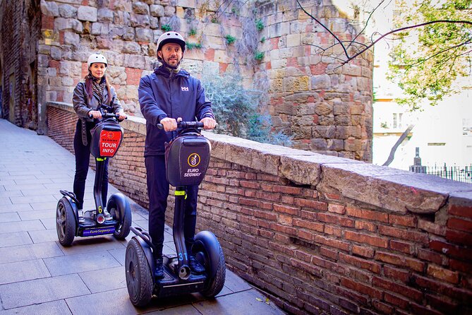 Gran Gaudi - 3H Segway tour - Arc de Triomf and the Edge of the Old Town