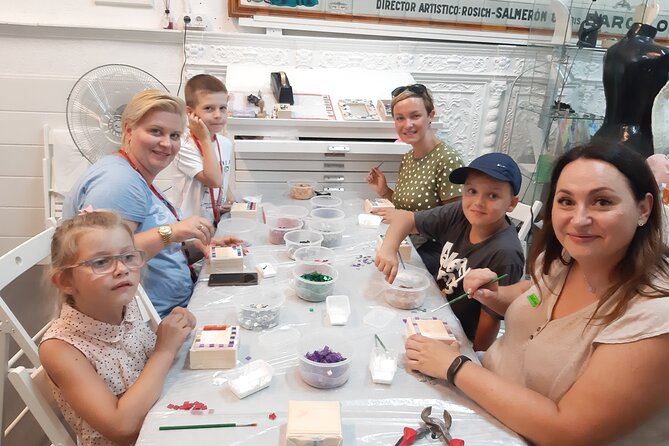 Guided Gaudí Mosaic Workshop for Children in Barcelona 1 Hours - What happens during the one-hour workshop
