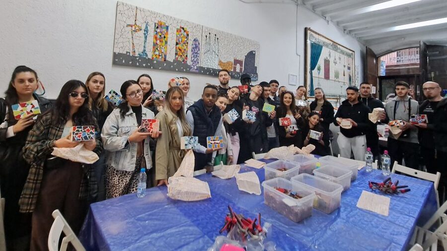 Guided Gaudí’s Trencadís Mosaic Workshop in Barcelona - Key points before you book