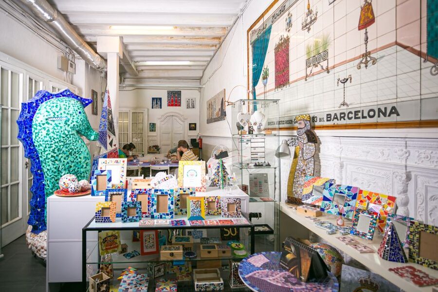 Guided Gaudí’s Trencadís Mosaic Workshop in Barcelona - Why the instructor matters