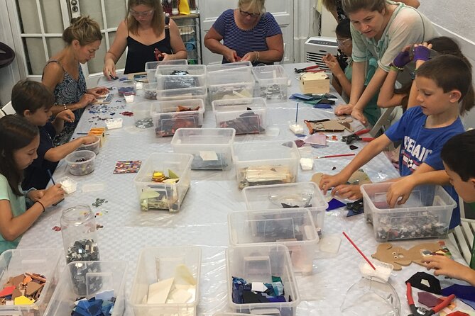 Guided Gaudí Trencadís Mosaic Workshop in Barcelona 2 Hours - A strong choice for families and mixed-age groups