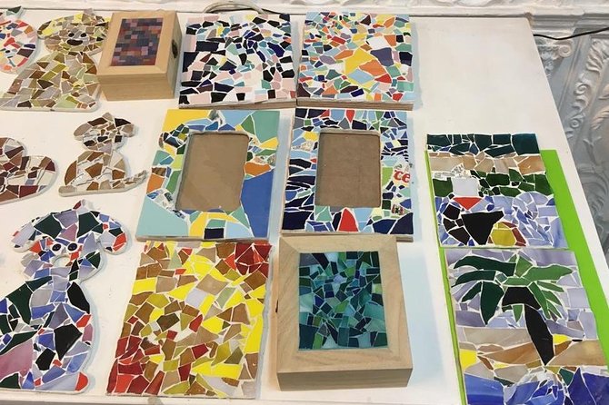 Guided Gaudí Trencadís Mosaic Workshop in Barcelona 2 Hours - What happens during the two hours