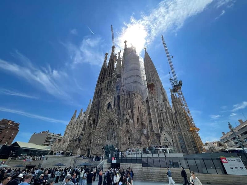Guided Tour of Sagrada Familia - Gaudi's dream - First look at the Nativity Facade