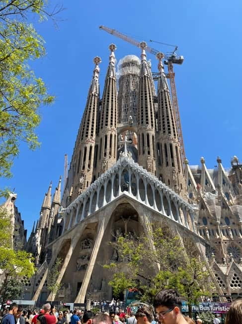 Guided Tour of Sagrada Familia - Gaudi's dream - Meeting the guide outside Kurz&Gut Gaudi