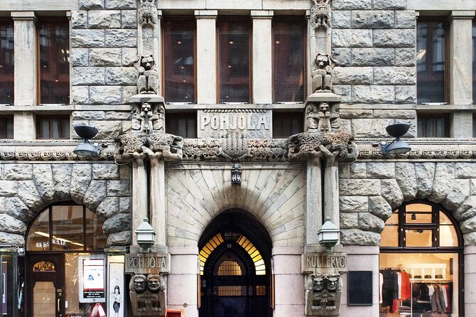 Helsinki architecture tour with a city planner - Esplanadi shows architecture in daily use
