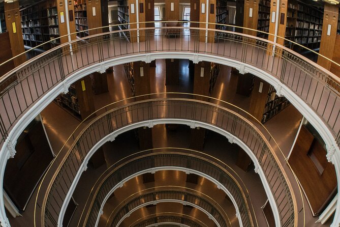 Helsinki architecture tour with a city planner - The National Library reveals Helsinki’s scholarly side
