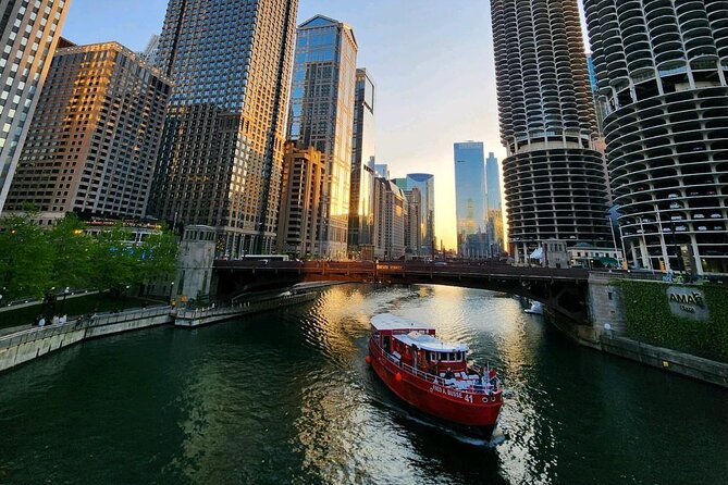 Historical and Architectural Chicago Fireboat River & Lake Cruise - Close views and city stories along the river