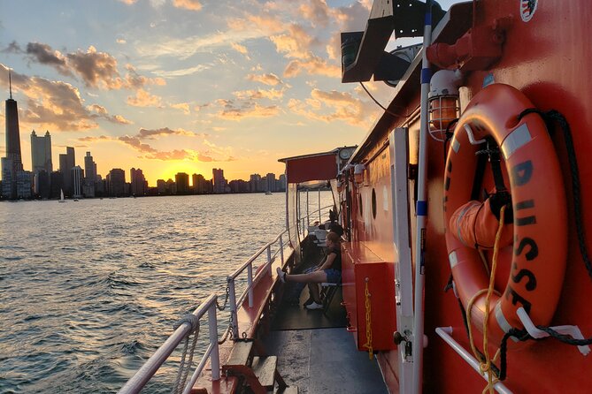 Historical and Architectural Chicago Fireboat River & Lake Cruise - Starting at the lakefront and entering the Chicago River