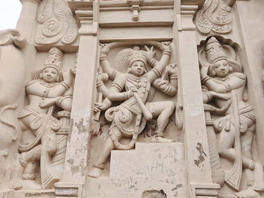 Kanchipuram: Temple Architecture & Silk Weaving from Chennai - How the $109 price works