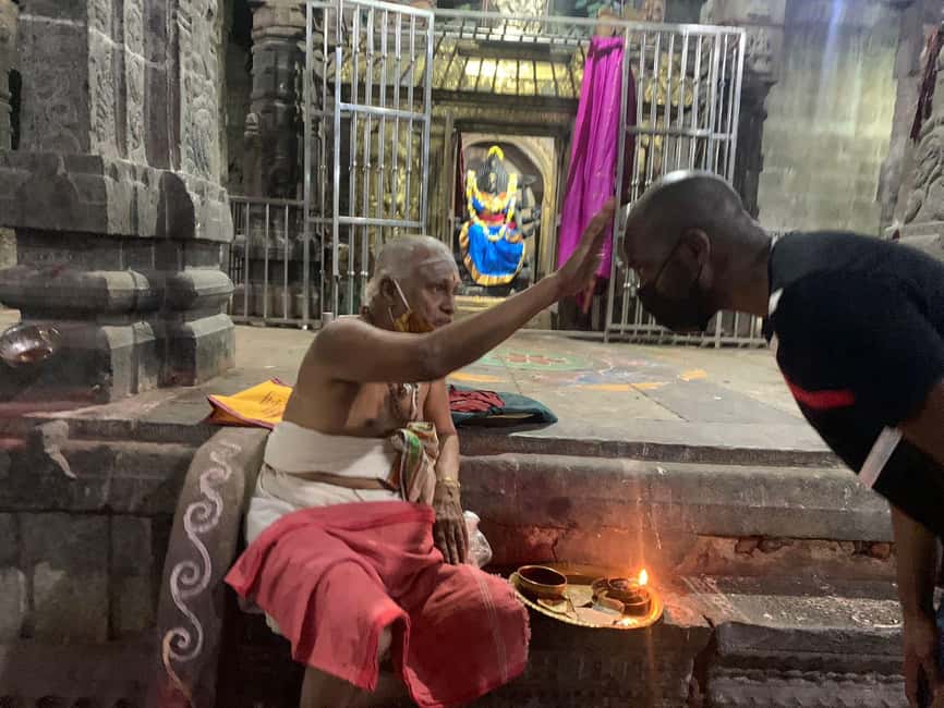 Kanchipuram: Temple Architecture & Silk Weaving from Chennai - Reading Pallava ideas at Ekambareswarar Temple