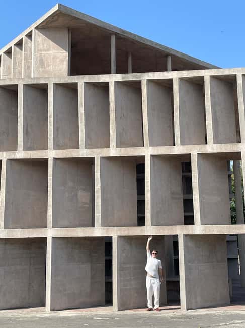 Le Corbusier's Chandigarh : A Complete Architecture Tour - Punjab University: campus buildings with a working life
