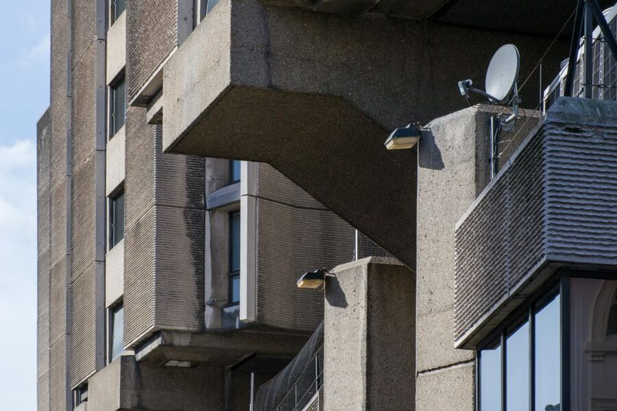 London: Brutalist Architecture & History Walking Tour - The short Tube ride and central London walking