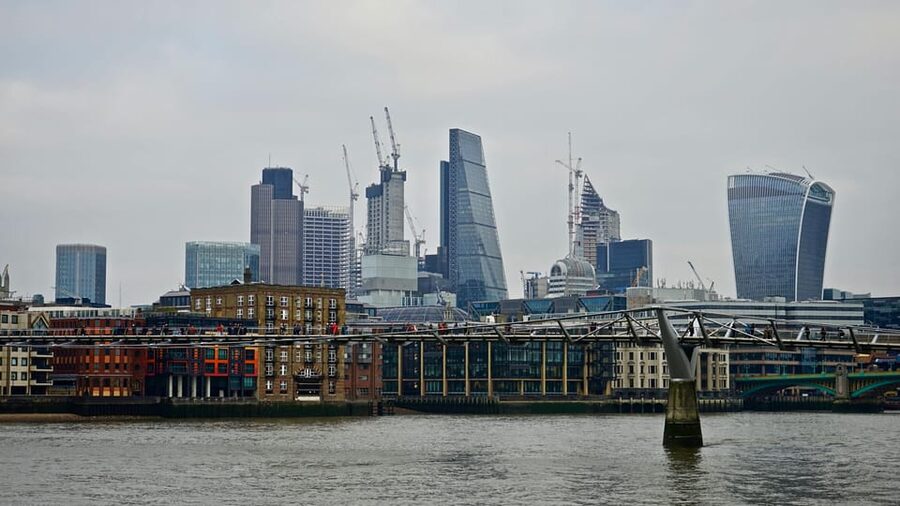 London: Modern Architecture & Building Guided Walking Tour - The Barbican: concrete, space, and a different idea of city living