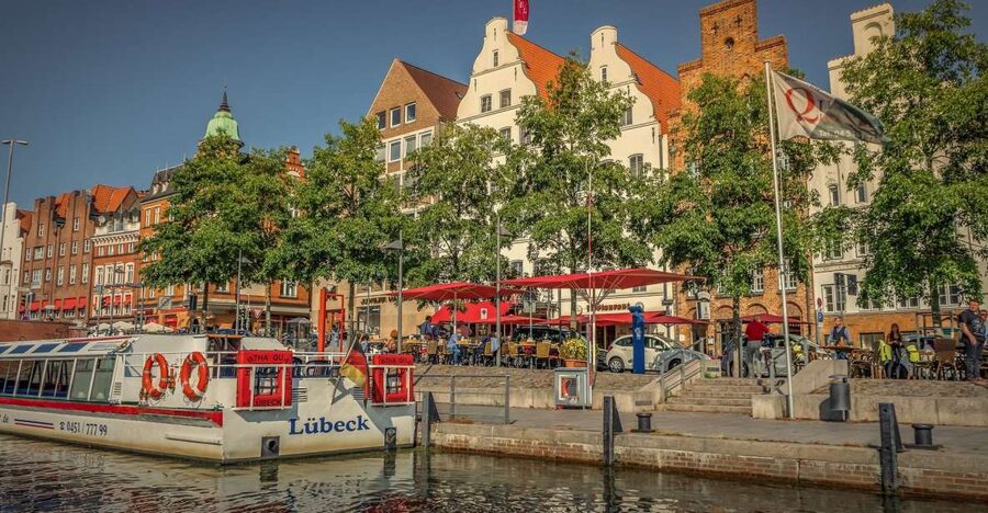 Lübeck: Private Historical and Architectural Walking Tour - Seeing the skyline from the old center