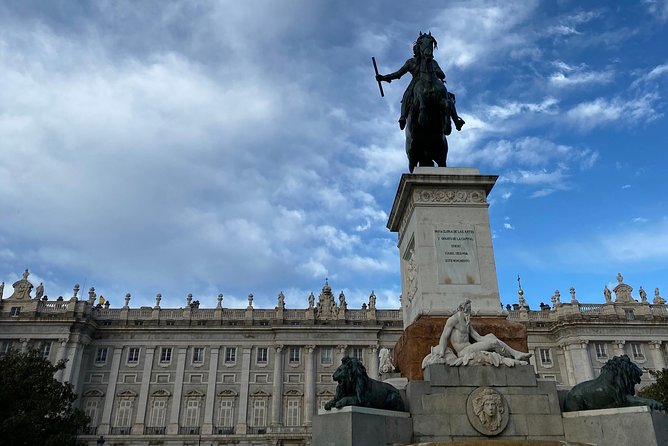 Madrid Historic with an architect : Arabs, Austrias and Bourbons - Plaza de la Villa and the old civic center