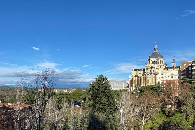 Madrid Historic with an architect : Arabs, Austrias and Bourbons - A pause at San Miguel Market