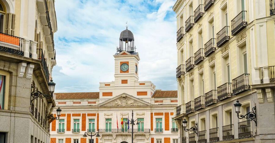 Madrid: Private Architecture Tour with a Local Expert - Language choices and meeting-point advice