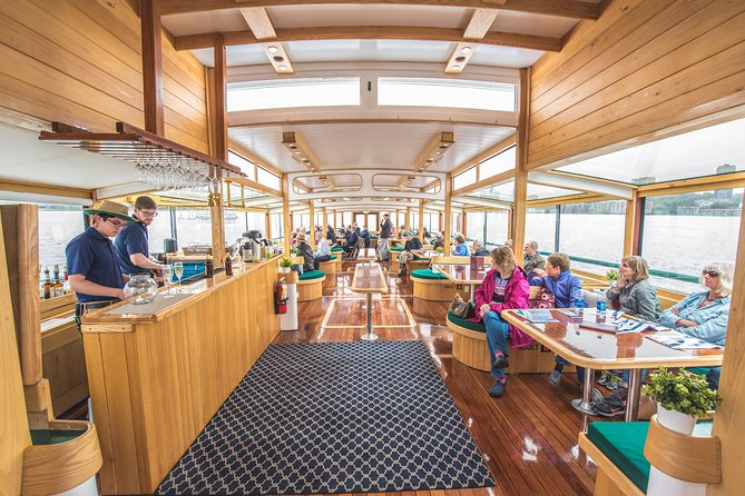 Manhattan Architecture Yacht Cruise - The boat, narration, and onboard comfort
