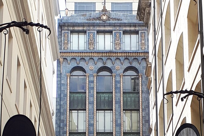 Melbourne Art Deco Architecture Tour - Learning to spot terracotta, pattern, and shape